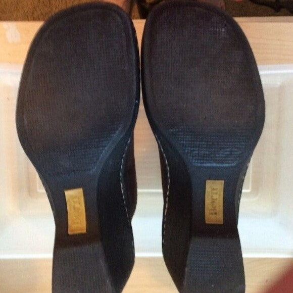 INVENTORY REDUCTION SALE. Born Clogs NB - Picture 4 of 6